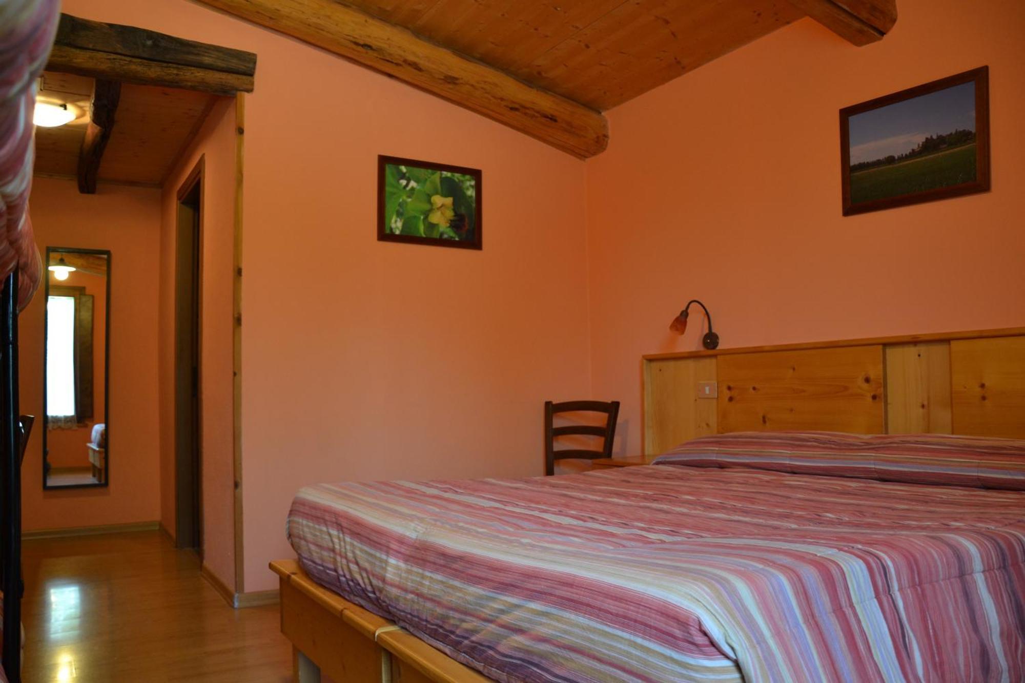 Agriturismo Torrazzetta Casteggio Kamer foto